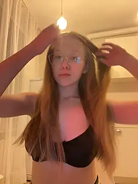 Eva Weyne online show from March 4, 2025, 6:07 pm