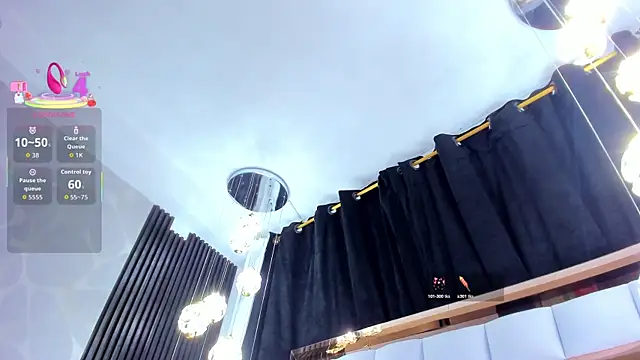 SarayRoyse online show from October 29, 2025, 7:35 pm