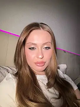 Sweet  Milly online show from April 30, 2026, 7:32 pm