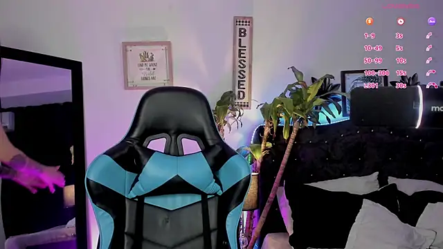 Snapshot of devlin_violett chatting on February 19, 2025, 3:39 am devlin violett online show from February 19, 2025, 3:39 am