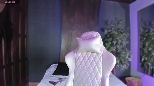 Evelynn online show from September 25, 2025, 11:38 am