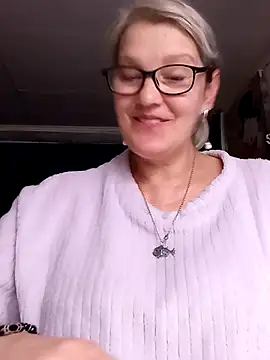 Snapshot of irinamaux chatting on June 26, 2026, 5:24 am irinamaux online show from June 26, 2026, 5:24 am