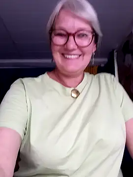 Snapshot of irinamaux chatting on July 31, 2026, 7:52 am irinamaux online show from July 31, 2026, 7:52 am