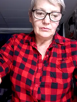 irinamaux online show from June 11, 2026, 11:57 pm
