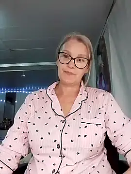 irinamaux online show from November 21, 2025, 7:02 pm