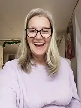 irinamaux online show from November 30, 2025, 11:05 pm