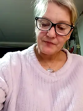 irinamaux online show from April 21, 2026, 1:42 am