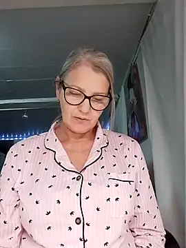 irinamaux online show from November 22, 2025, 9:52 am