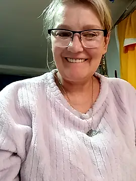 irinamaux online show from April 29, 2026, 12:31 pm