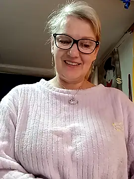 irinamaux online show from April 26, 2026, 7:27 am