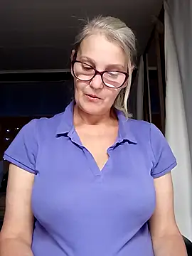 irinamaux online show from October 3, 2025, 3:46 pm