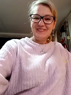 irinamaux online show from April 25, 2026, 8:50 am
