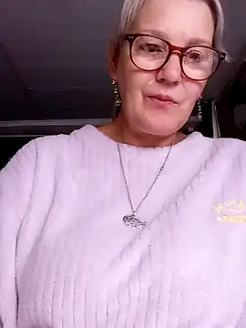 Snapshot of irinamaux chatting on July 22, 2026, 7:10 am irinamaux online show from July 22, 2026, 7:10 am