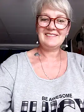 Snapshot of irinamaux chatting on July 14, 2026, 5:52 pm irinamaux online show from July 14, 2026, 5:52 pm