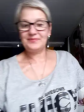irinamaux online show from June 20, 2026, 4:34 pm