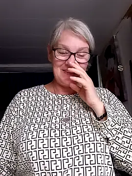 Snapshot of irinamaux chatting on June 25, 2026, 5:12 am irinamaux online show from June 25, 2026, 5:12 am