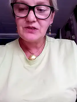 Snapshot of irinamaux chatting on August 5, 2026, 1:38 pm irinamaux online show from August 5, 2026, 1:38 pm