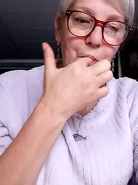 Snapshot of irinamaux chatting on July 21, 2026, 9:21 am irinamaux online show from July 21, 2026, 9:21 am