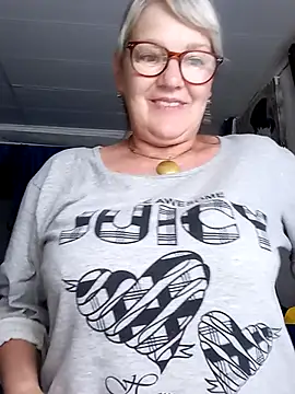 Snapshot of irinamaux chatting on August 2, 2026, 5:17 am irinamaux online show from August 2, 2026, 5:17 am