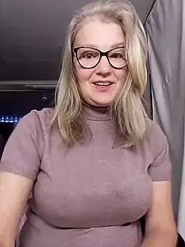 irinamaux online show from November 19, 2025, 5:29 am