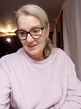 irinamaux online show from November 4, 2025, 10:57 pm