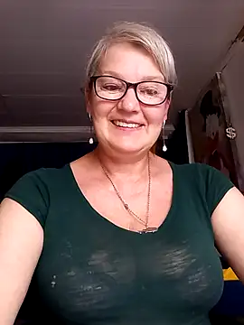 Snapshot of irinamaux chatting on June 27, 2026, 3:45 am irinamaux online show from June 27, 2026, 3:45 am