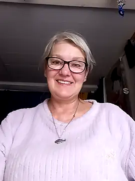 Snapshot of irinamaux chatting on July 7, 2026, 5:54 am irinamaux online show from July 7, 2026, 5:54 am