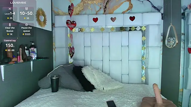 emily madrid online show from September 19, 2025, 5:33 am