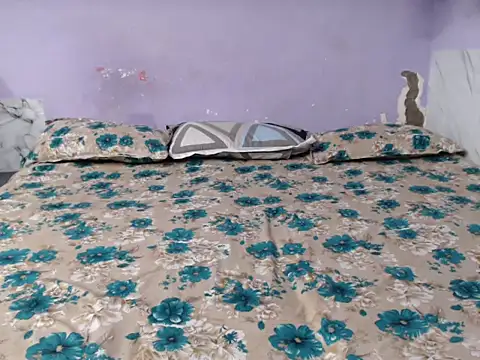 Freya nia online show from October 3, 2025, 2:40 pm