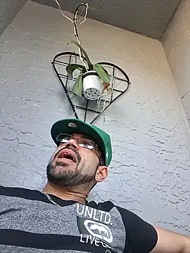 Zander823 online show from February 9, 2026, 7:23 pm