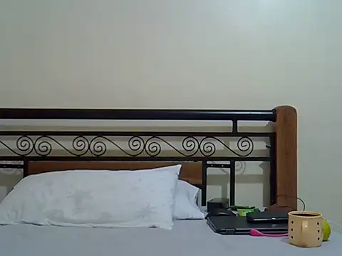 Giannah01 online show from November 8, 2025, 4:16 am