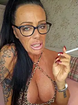 Misses-Cougar online show from April 23, 2026, 8:10 am