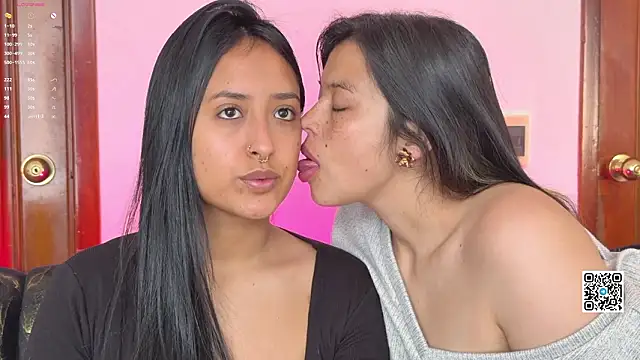 Snapshot of 2SummerLove1 chatting on March 20, 2026, 8:10 pm 2SummerLove1 online show from March 20, 2026, 8:10 pm