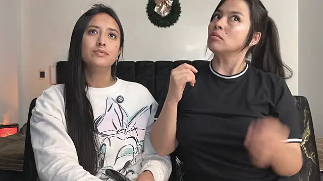 Snapshot of 2SummerLove1 chatting on February 14, 2026, 1:50 am 2SummerLove1 online show from February 14, 2026, 1:50 am