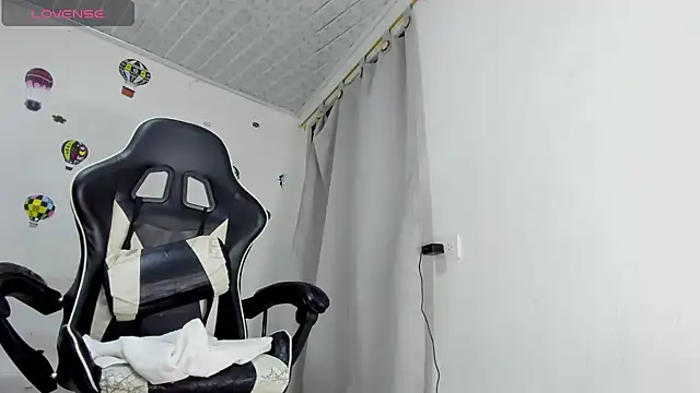 Holly Sailt online show from September 26, 2025, 3:02 am