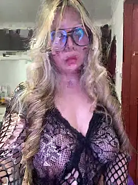 Snapshot of CristalGmez chatting on July 7, 2026, 4:15 am CristalGmez online show from July 7, 2026, 4:15 am
