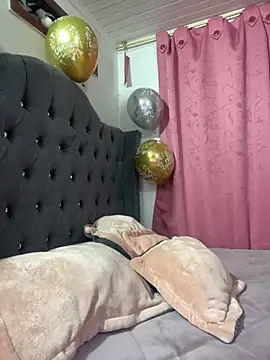 CristalGmez online show from September 13, 2025, 2:00 am