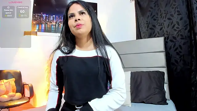 Julieta Coopeer  online show from June 29, 2026, 10:00 am