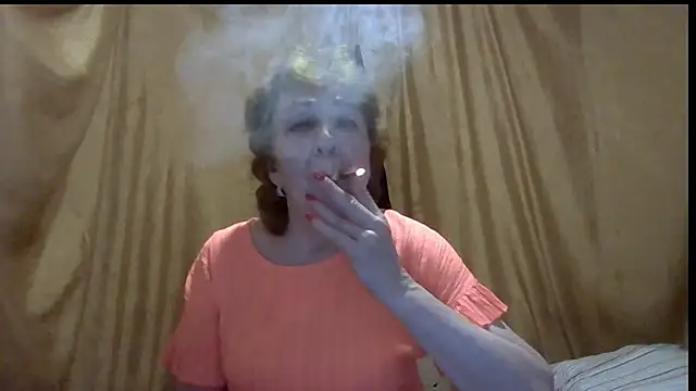 Snapshot of _Estelitta_5 chatting on June 17, 2026, 5:23 pm Estelitta 5 online show from June 17, 2026, 5:23 pm