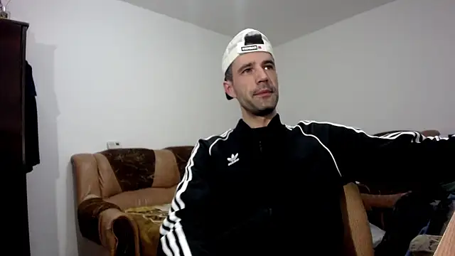 I like older menn online show from February 12, 2026, 5:51 am