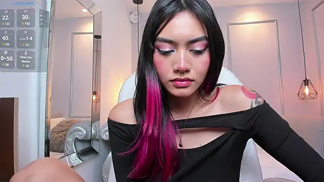 AzuraKindong online show from March 14, 2025, 10:38 pm