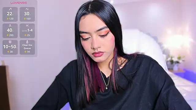 Snapshot of AzuraKindong chatting on June 4, 2026, 7:29 pm AzuraKindong online show from June 4, 2026, 7:29 pm