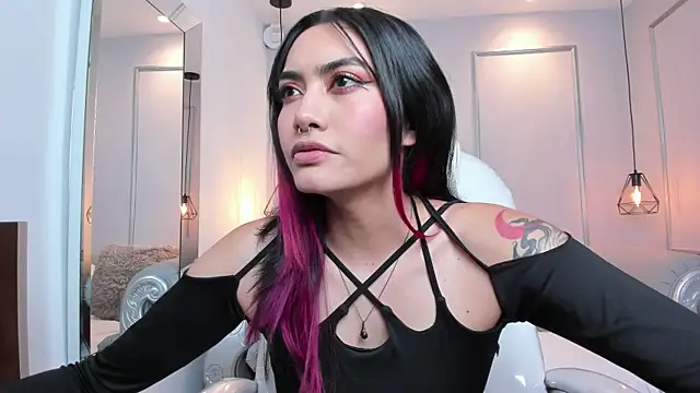 AzuraKindong online show from March 18, 2025, 7:33 pm