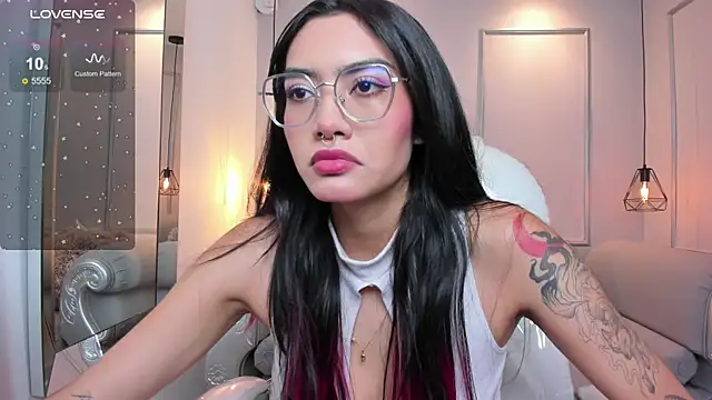 AzuraKindong online show from September 12, 2025, 7:13 pm