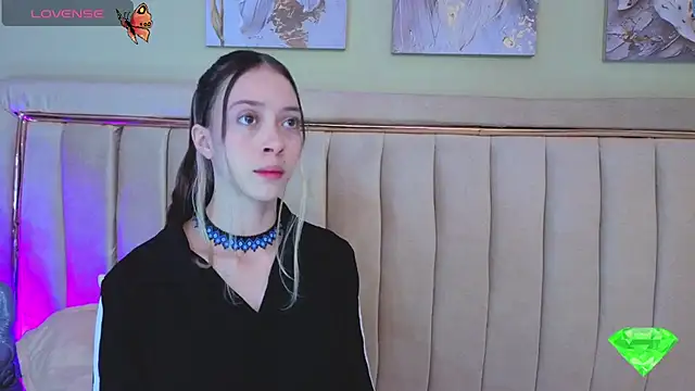 sophiia grey 1 online show from February 25, 2026, 9:36 pm