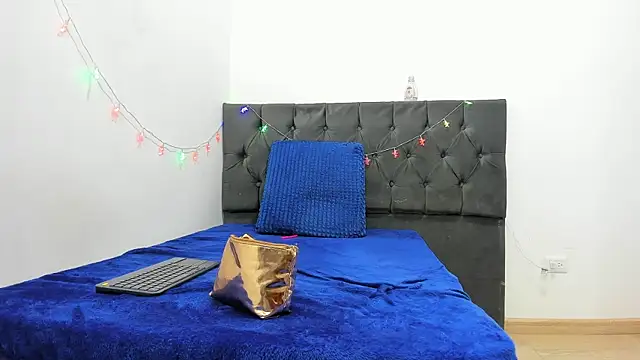 bonnyy26 online show from December 23, 2025, 9:19 am