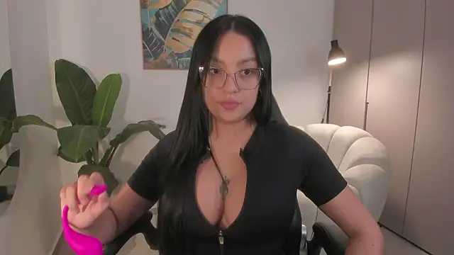 sarawinstone online show from February 4, 2026, 3:01 am