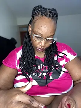 MsWhiteChocolatte online show from July 6, 2026, 10:22 am