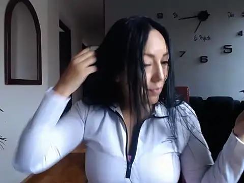 Laura martin  online show from May 4, 2026, 11:46 am