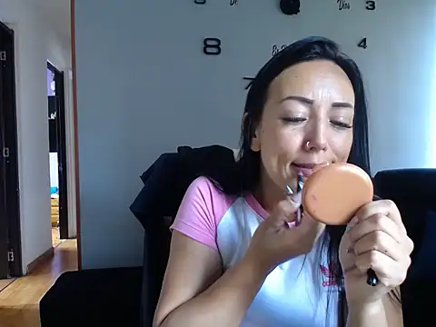 Laura martin  online show from September 10, 2025, 3:55 pm